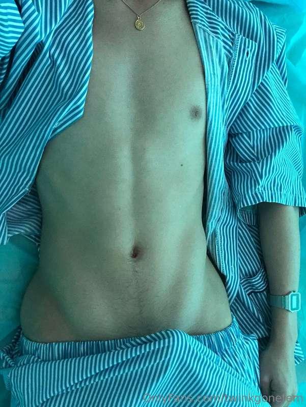 🏥  what would u do if you are the doctor walk in and see me ..