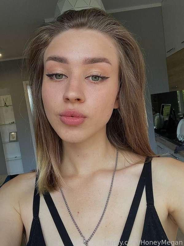 honeymegan image #0