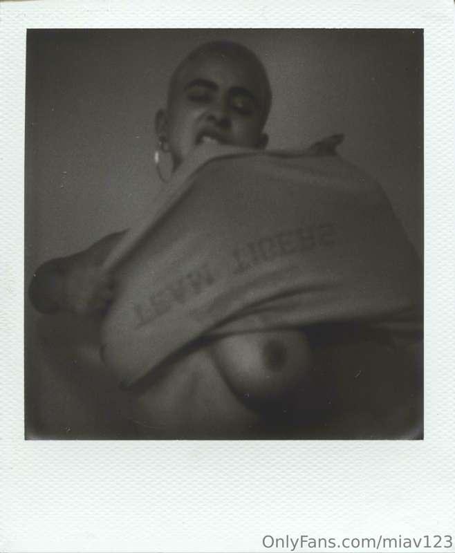 Some polaroid throwbacks from 2020 that I just found... Mia'..