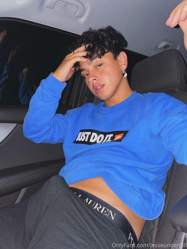 Got a lil excited in the back seat 😏