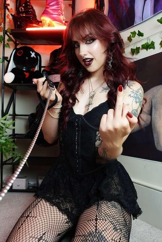 Subs like you belong on my leash. You can crawl on your knee..