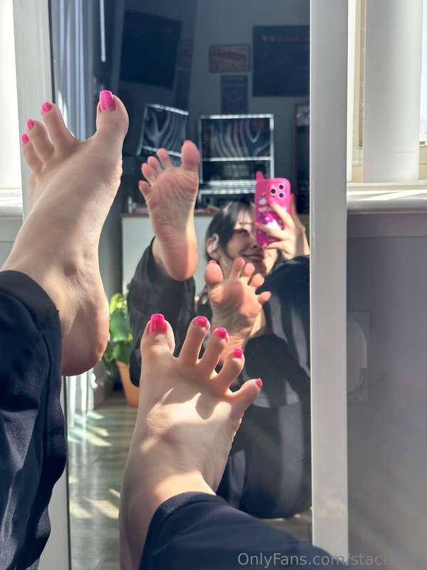 Lots of toe spreads💕