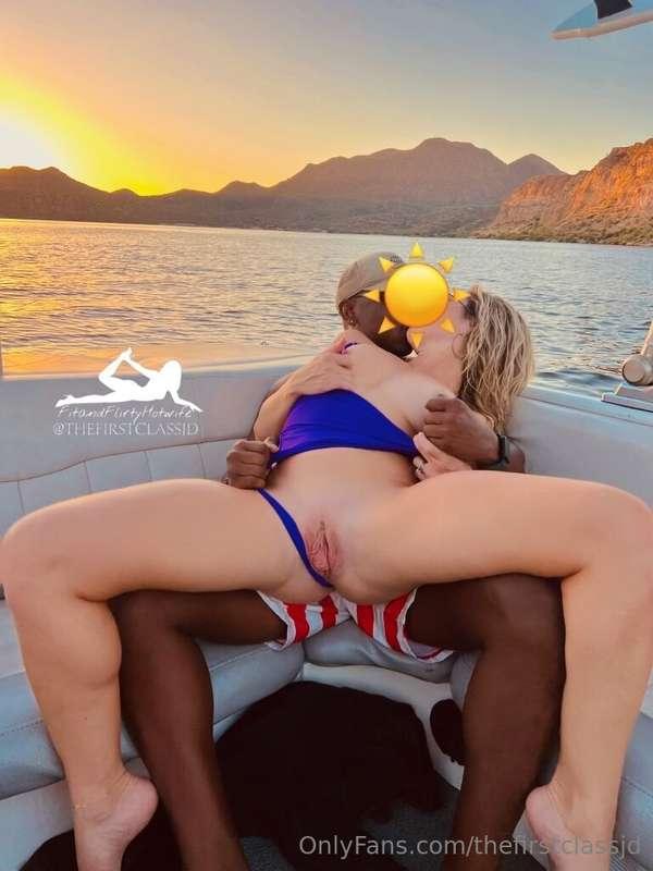 The view of her pussy clearly beats that sunset 🌅 view 👀😈😍