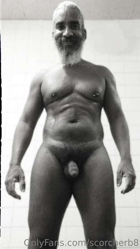 Monochrome Monday!  #beard #musculardaddy #gay #feet #gaycru..