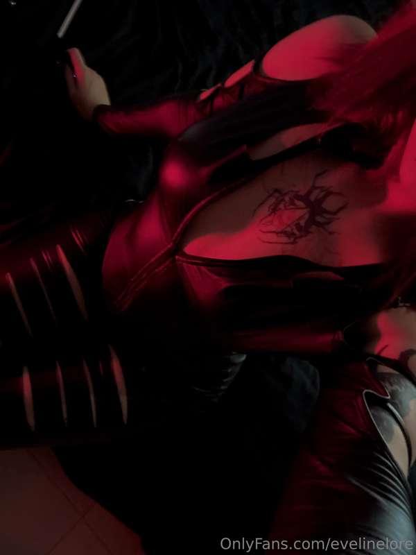 evelinelore image #0