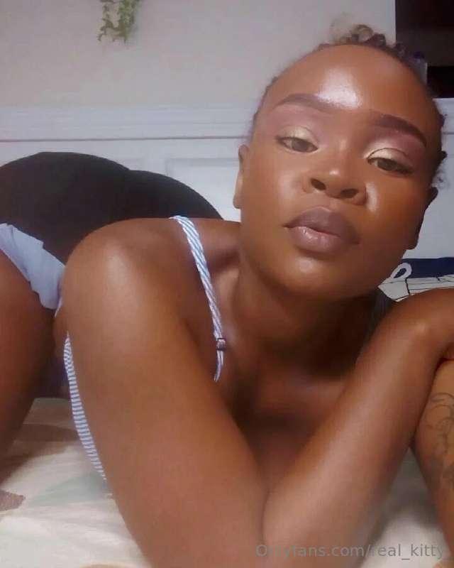 A gentleman knows it is good manners to eat pussy 🙈😛I'm read..