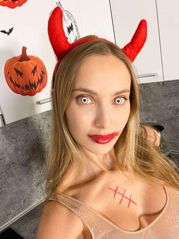catherine77 image #1
