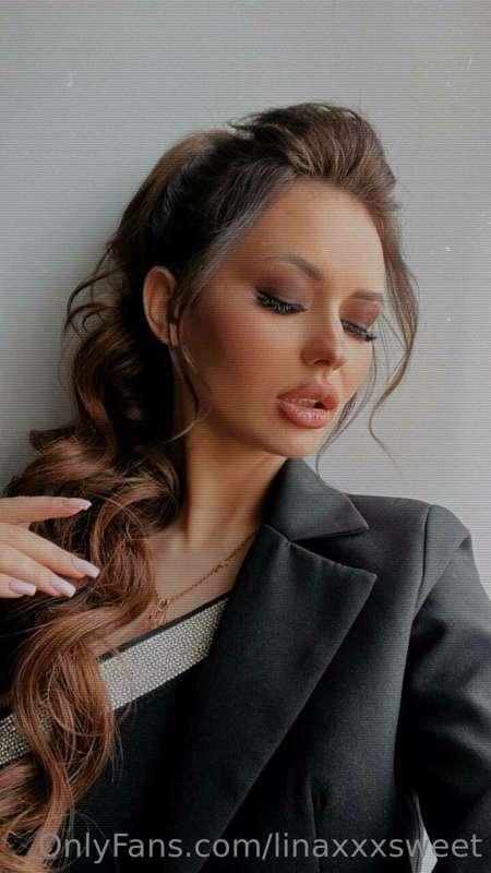 I want to feel how you kiss my lips and my whole body is cov..