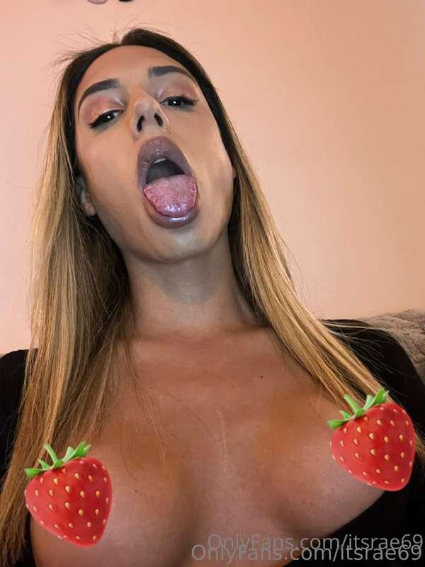 Wanna find out what my mouth is capable of? drop a Dm babe 🤭..