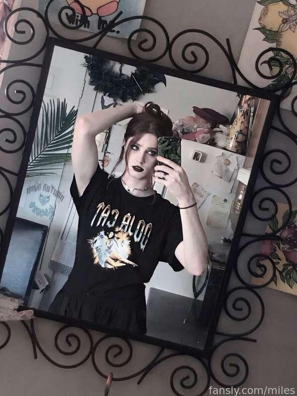Do I look like I have a cock or nah


#anal #twerking #fyp #gothgirl #altgirl #tgirl #transgirl #femboy #gay #qos  #shemale #trap