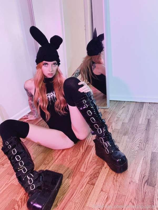 bad bunny 🐰 🖤 scroll thru for booty!