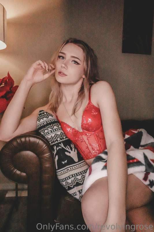 🕯**Happy Holidays Photoset**🎄

I’ll be answering and catchin..