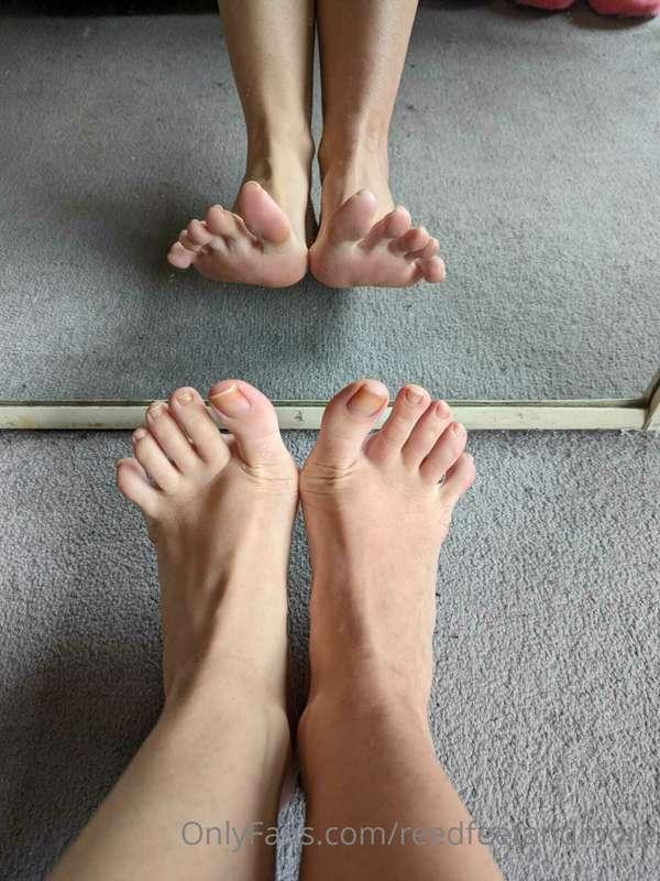 Bare soles and toes for all you naked lovers out there 👄💦👄💦👄..