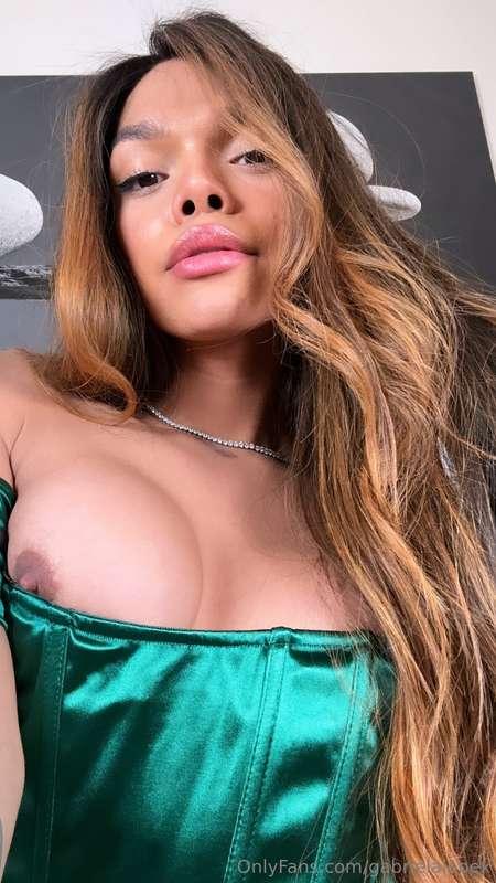 I need a hand in my neck!!!! NOW