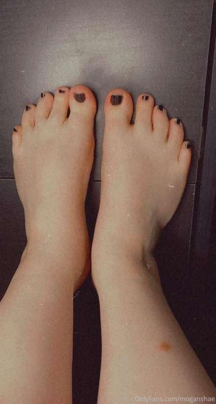 Where’s all my feet people at 🤭