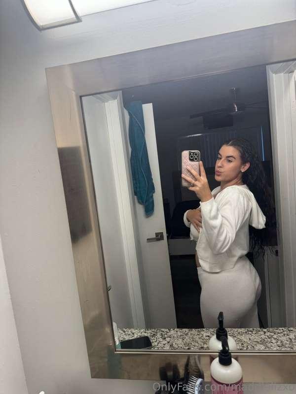 officially hit the gym for a week and im so proud of myself ..