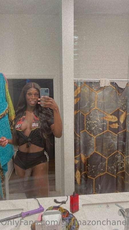 Would you love getting 🍆 pics from me 😏?