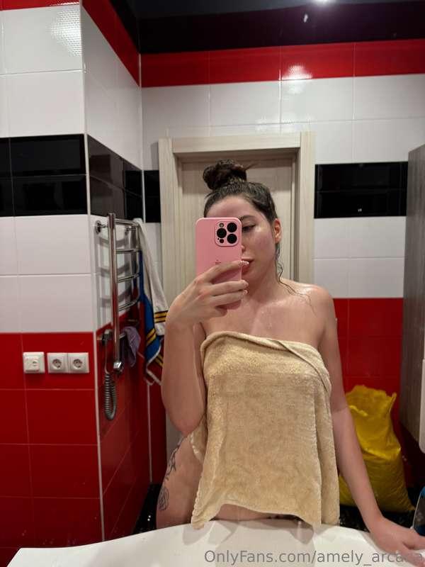 Who can guess how many times a day I take a bath? 😂