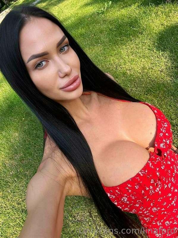 Do you miss the warm temps yet? 😉 Girls in short dresses or ..