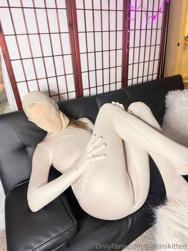 Zentai Suit & Pantyhose Encasement last night 😻 I love the f..