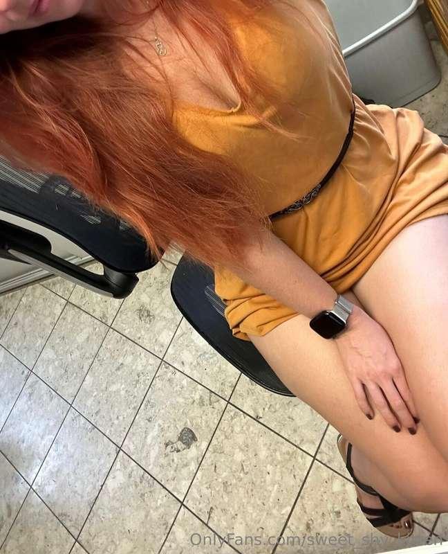 Another boring office day, some ideas?😜