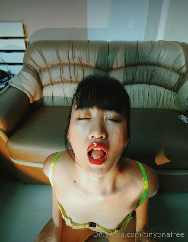 I have a mood to suck something yummy🤤🤤🤤 could you offer me ..