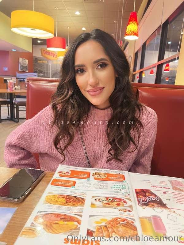 Who wants to buy me dinner 🍽️?