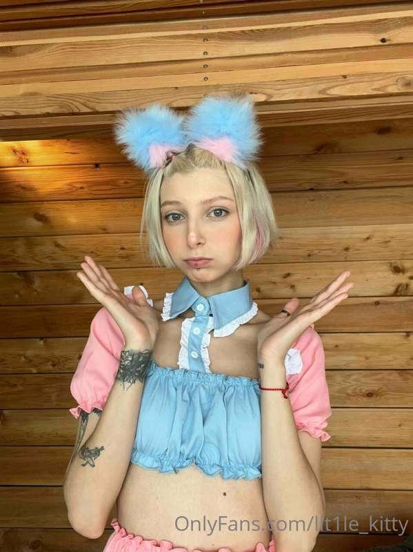 🔜🔜🔜 so cute photo , but I got so hot that I undressed 🥵🥵🥵