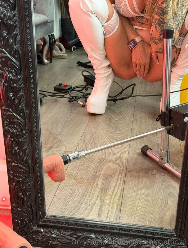 Little sneak peek of what’s coming, can you guess what I’m d..