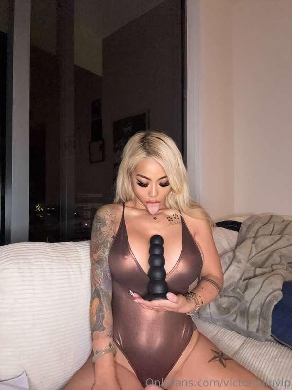 I can show you what this tongue can do... DM me babe 🔞