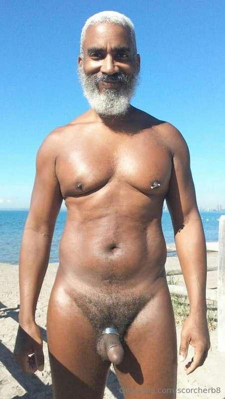 Tummy Tuesday!#beard #musculardaddy #gay #feet #gaycruising ..