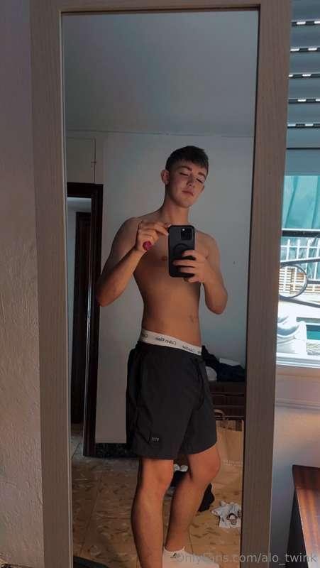 alo_twink image #0