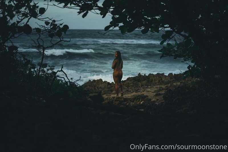 🌴Let's go tho the beach darling💦Let's get wet and naked.😈 Le..