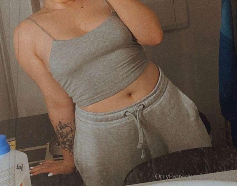 grey sweatssss ✨