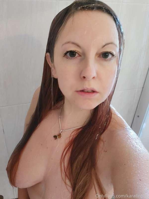 Some quick shower selfies 😘💋