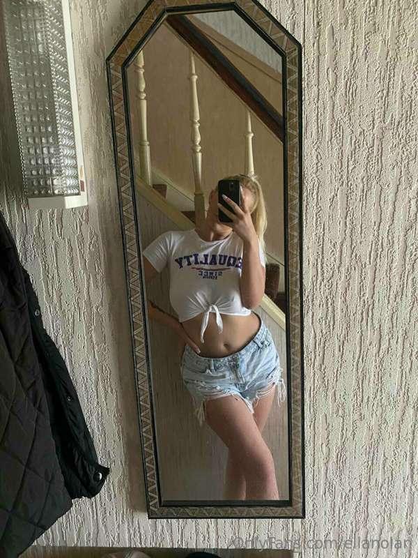 Wanna take  a picture together babe ? 😜
