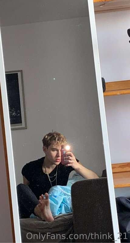 😈