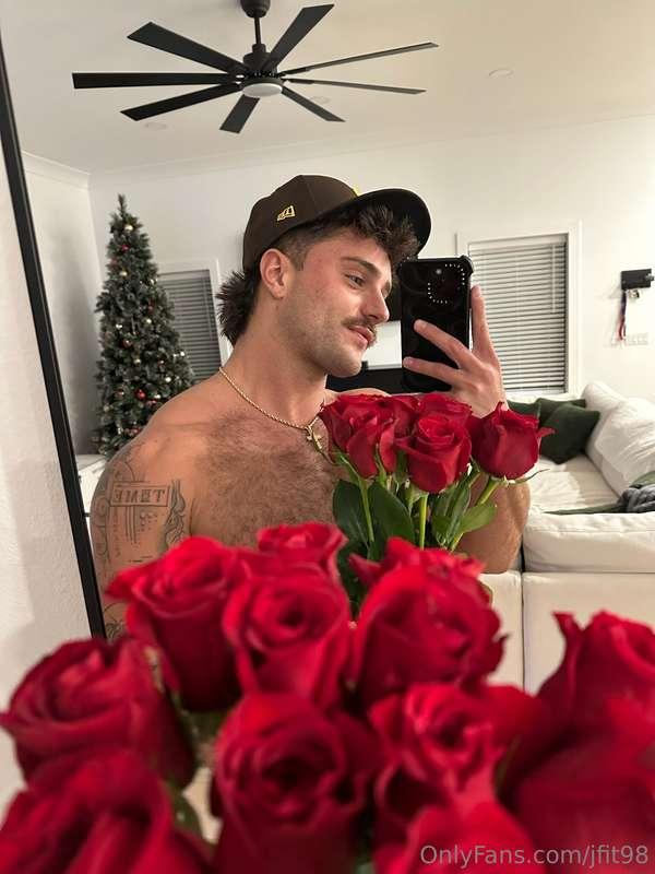 HAPPY VALENTINE'S DAY 🌹SPENT ALL DAY PICKING 25 OF YALL TO R..