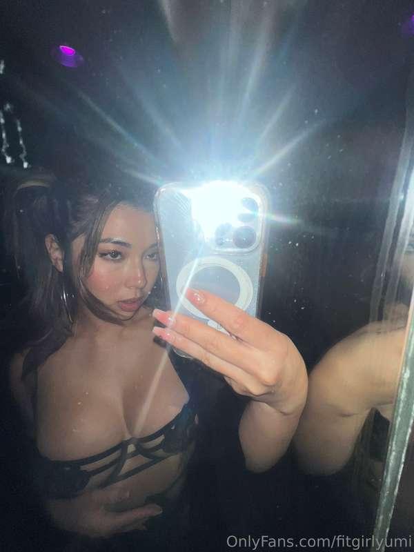 Flash adds to the aesthetic 😉🤭🙈