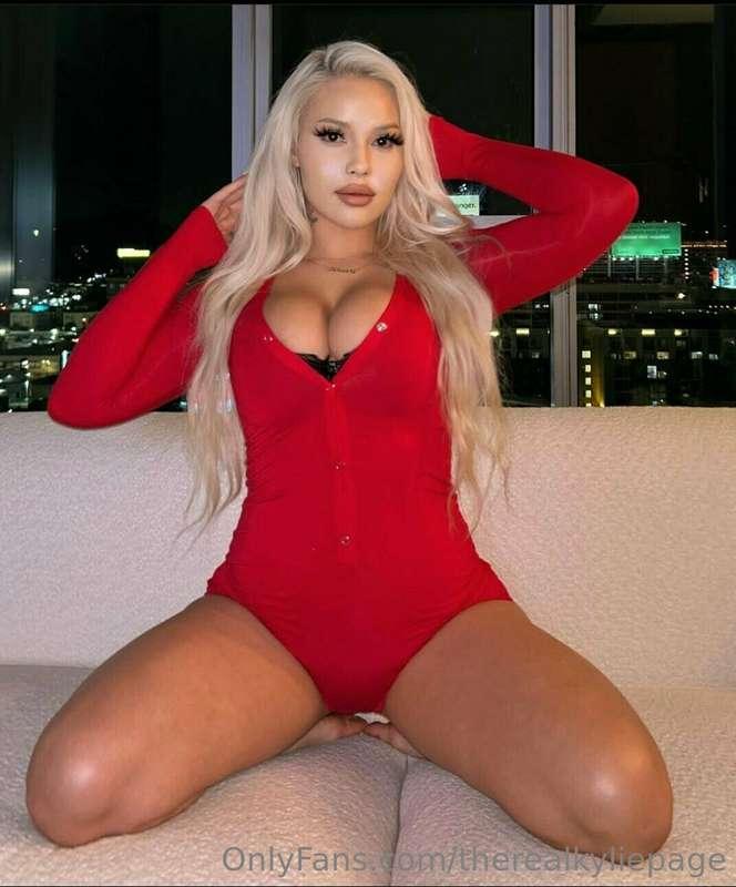 On my worse behavior tonight. Hit my dm if you wanna play 😈