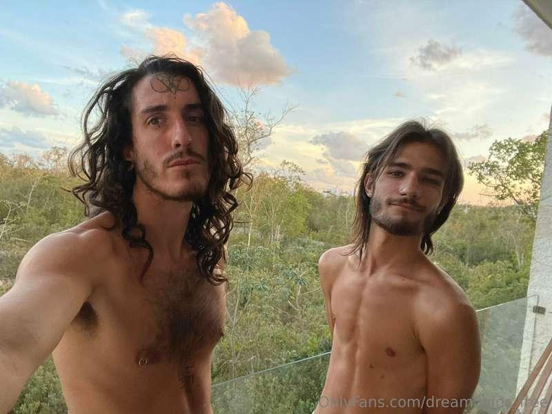 Enjoying the jungle and fucking outdoor as we love 🌿🌱🍌❤️