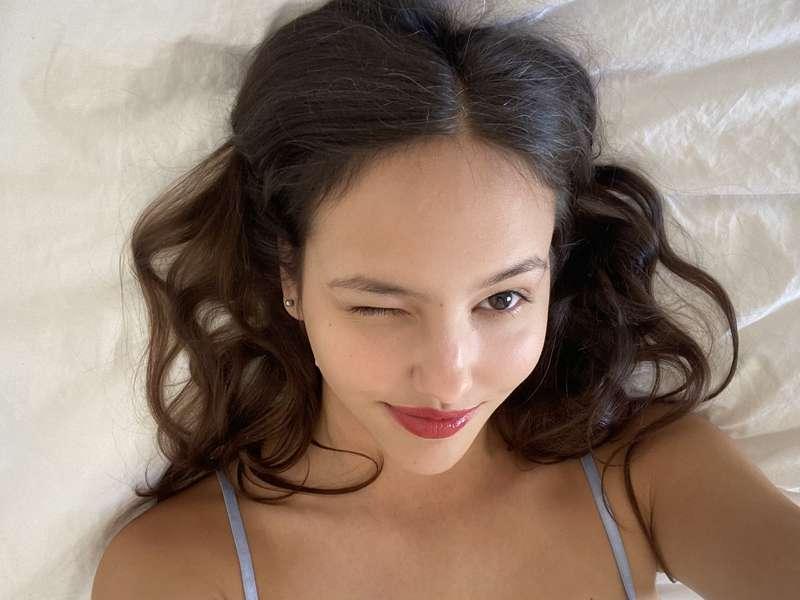 What style of clothing do you think suits me best?