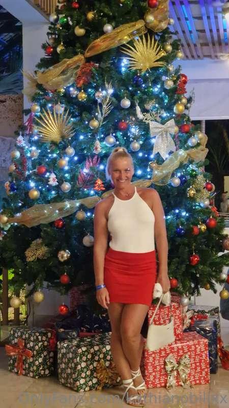 It's almost Christmas my darlings! ❤️🎄❤️ What would you like..