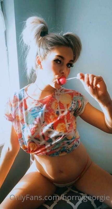 So putting my moisturiser on turned very sexual 🤫🤫 why don’t..