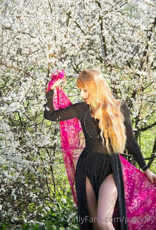 How're you doing today? 🥀🥀🥀