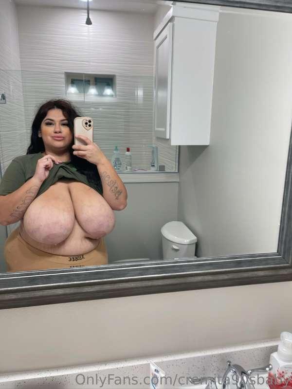 New video dropping later today! 👀

Are you tits or belly lov..