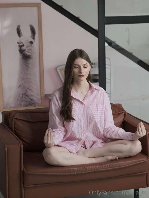 🌸 Today I want to talk about meditation! 🧘‍♀️✨  Do you like ..
