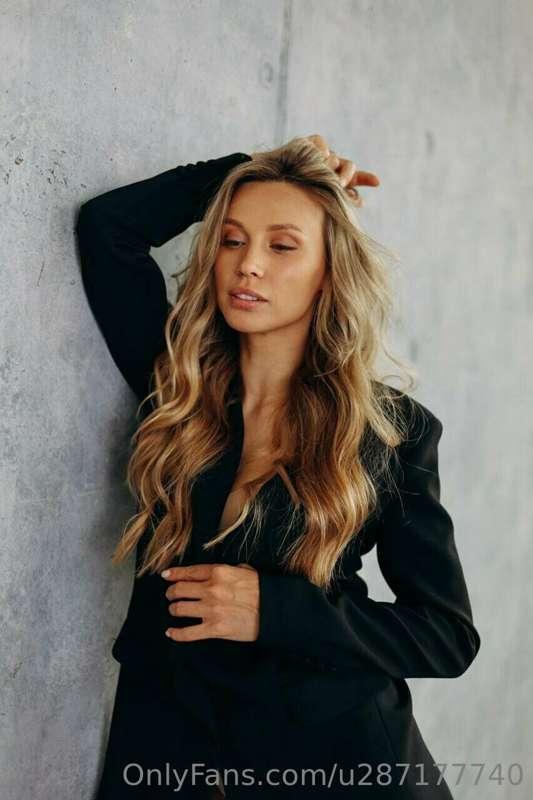 Am I looking like😍😍good model?