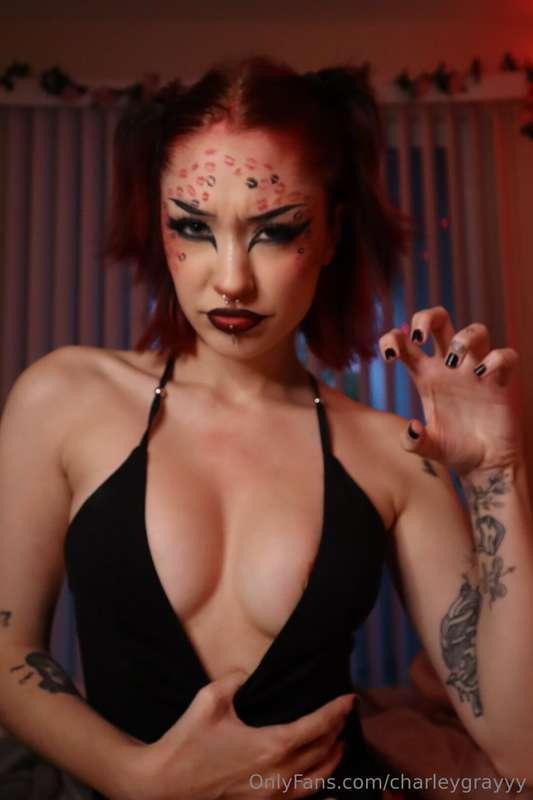 charleygrayyy image #1
