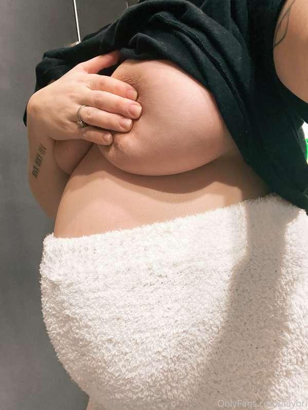 Belly just keeps getting bigger and bigger ☺️